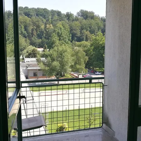 Rozna Dolina, Dom Xiv *