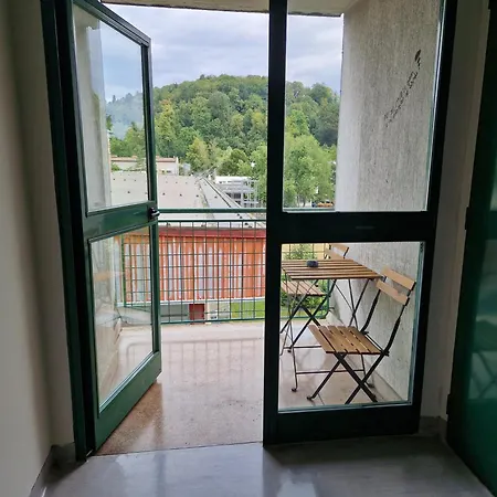 Rozna Dolina, Dom Xiv Hostel Ljubljana