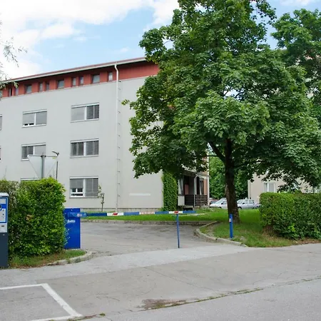 Rozna Dolina Hostal *