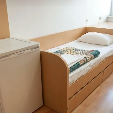 Rozna Dolina Hostal *