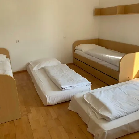 Rozna Dolina, Dom Xiv *