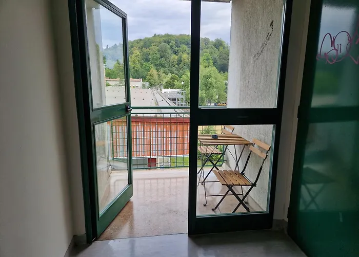 Rozna Dolina, Dom Xiv Hostel Laibach