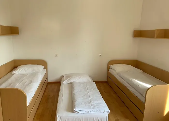 Rozna Dolina, Dom Xiv Ljubljana