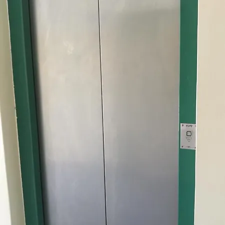 Rozna Dolina, Dom Xiv ホステル リュブリャナ