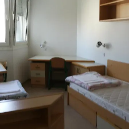 Rozna Dolina, Dom Xiv リュブリャナ