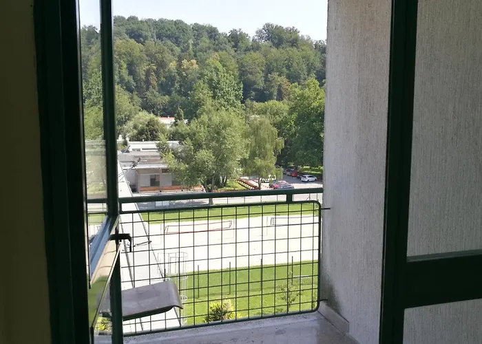 Rozna Dolina, Dom Xiv *