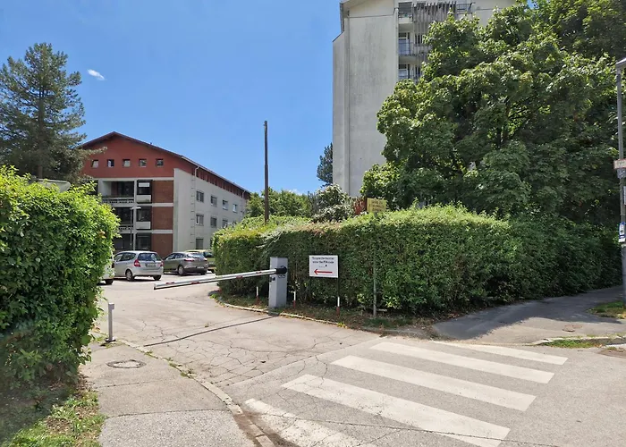 Rozna Dolina, Dom Xiv *